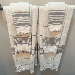 Hearth & Hand Striped Bath Towel Set - Cream and Gray